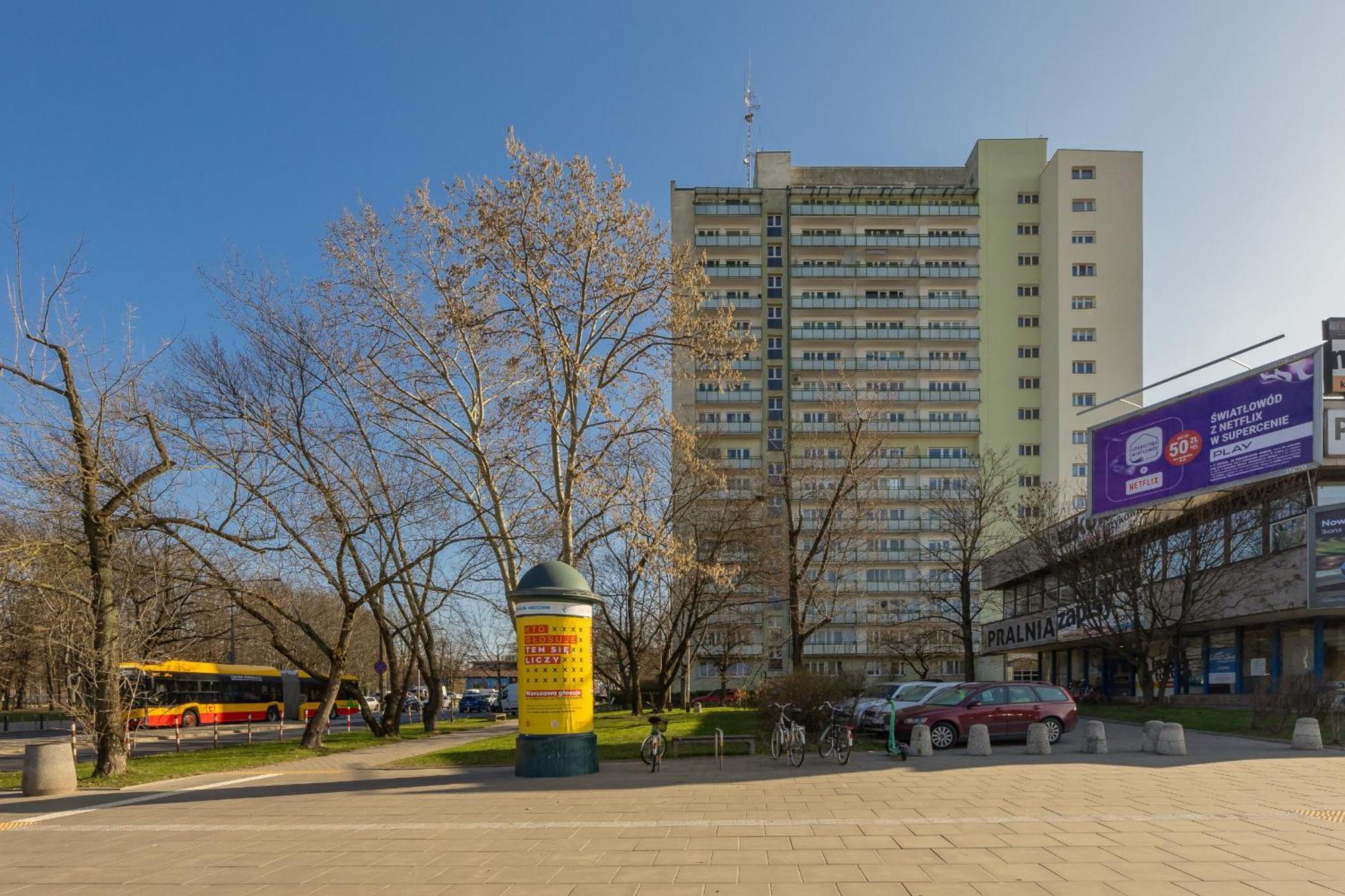 Butas Autumn With Balcony And Two Bedrooms By Renters Warsaw