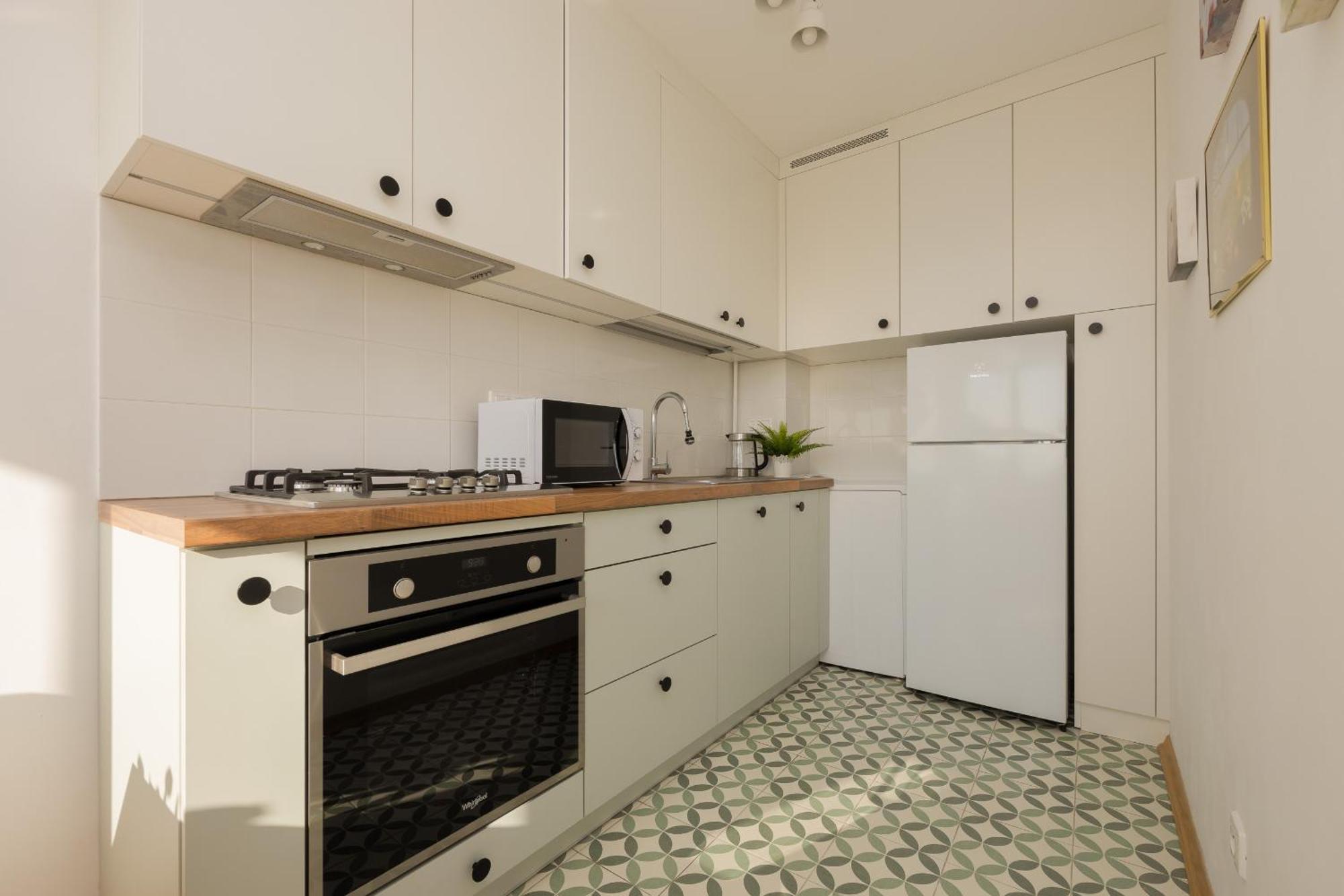 Butas Autumn With Balcony And Two Bedrooms By Renters Warsaw